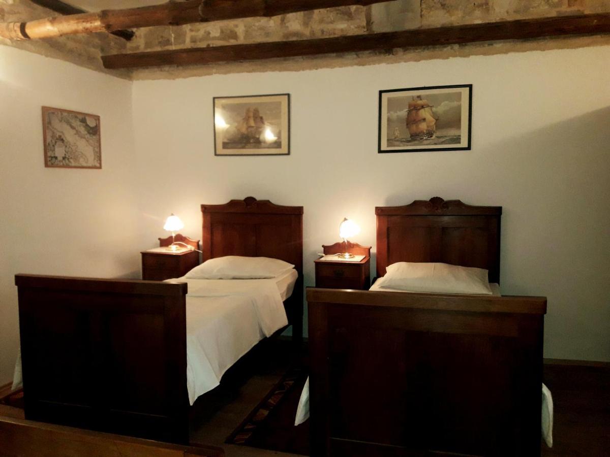 Casa Istriana Nona Pina Villa Kaštelir Dış mekan fotoğraf