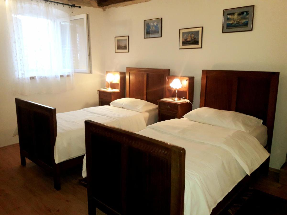 Casa Istriana Nona Pina Villa Kaštelir Dış mekan fotoğraf