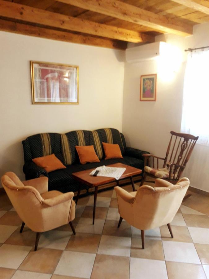 Casa Istriana Nona Pina Villa Kaštelir Dış mekan fotoğraf
