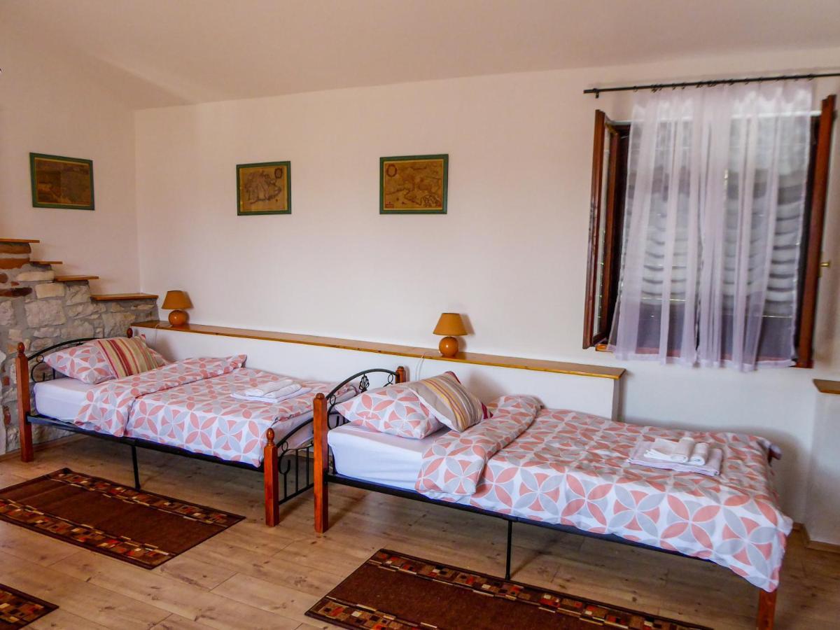 Casa Istriana Nona Pina Villa Kaštelir Dış mekan fotoğraf