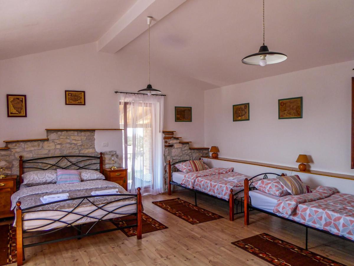 Casa Istriana Nona Pina Villa Kaštelir Dış mekan fotoğraf